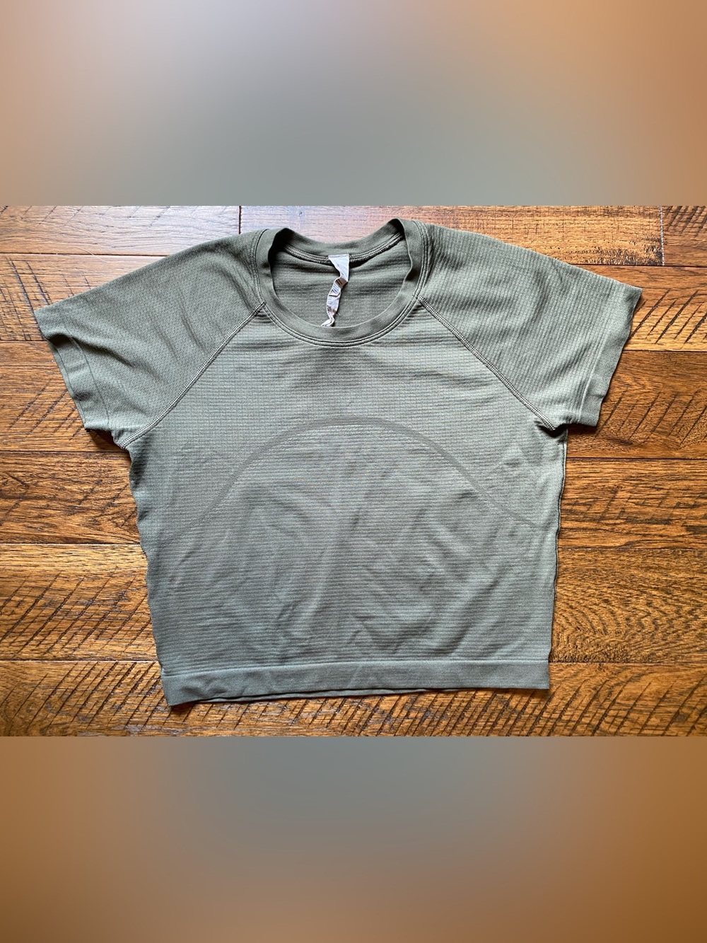 Lululemon size 8 cropped shirt